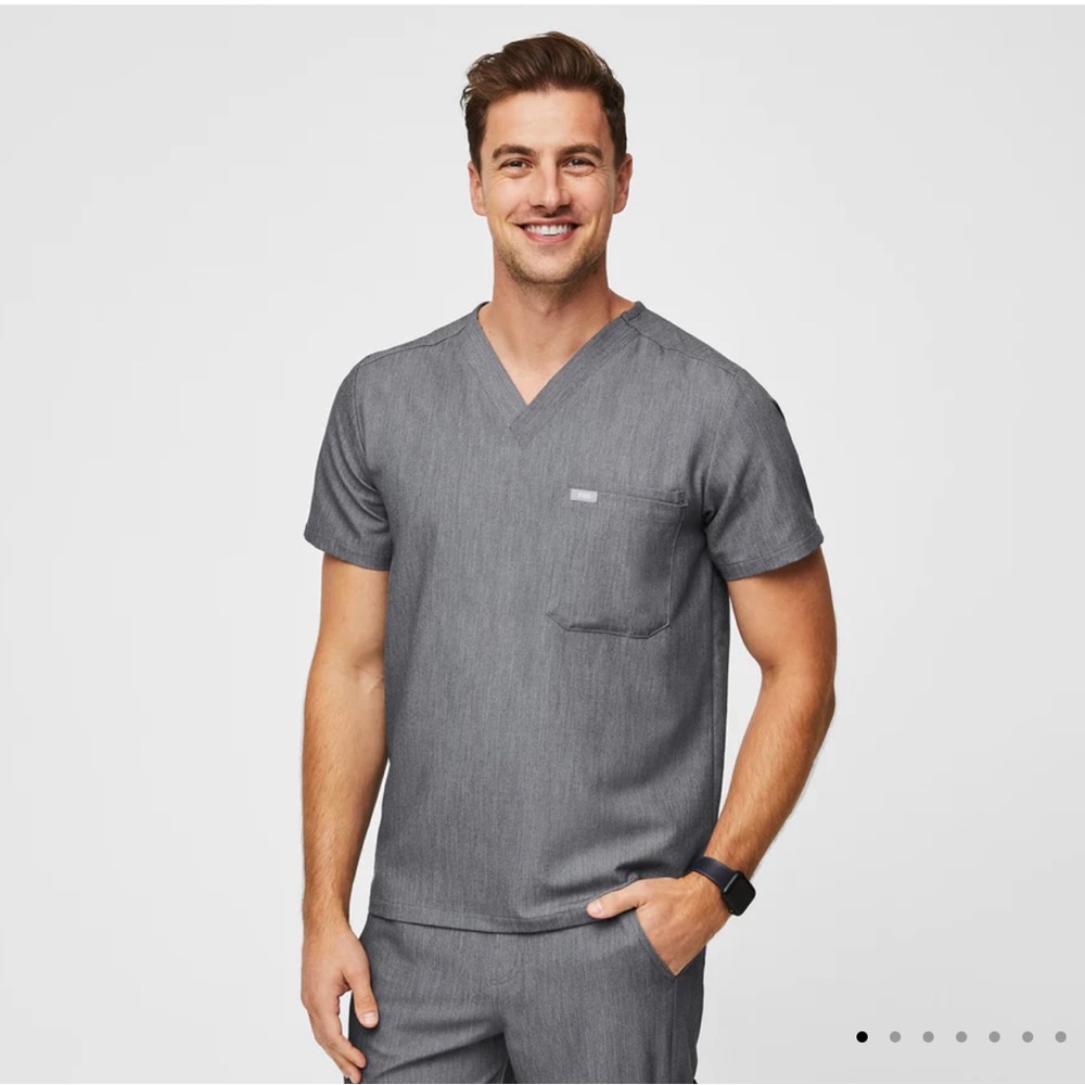 Figs Tansen Jogger Scrubs and Leon Three-Pocket Scrub Top (best seller kit)